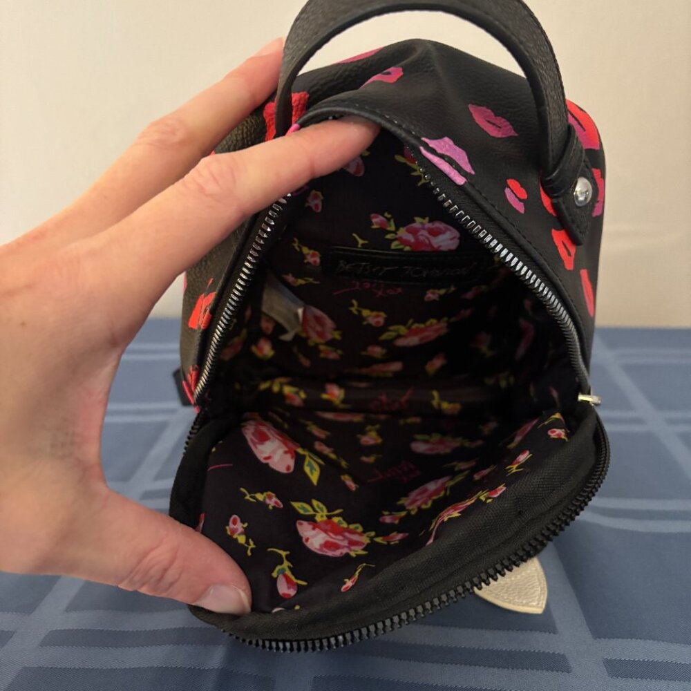 Betsey Johnson French Bulldog Lips & Kisses Black Mini Backpack - Picture 10 of 11